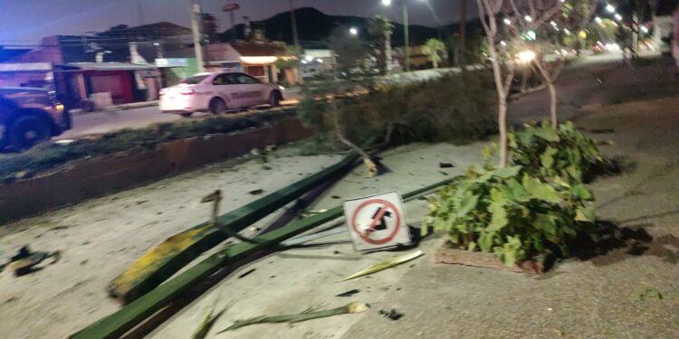 Borrachazo en la Calzada Tamatán deja un herido y pérdida total en auto