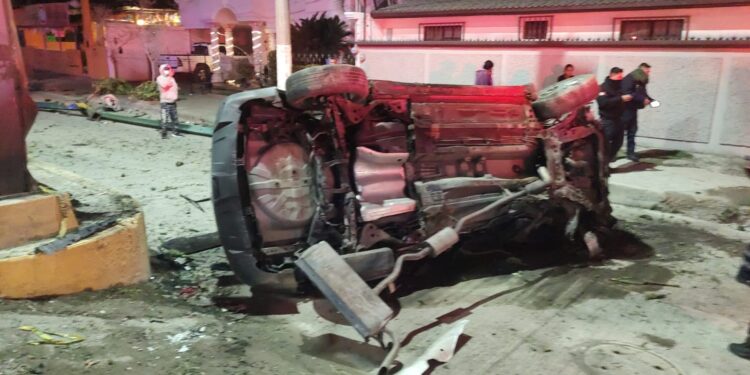 Borrachazo en la Calzada Tamatán deja un herido y pérdida total en auto