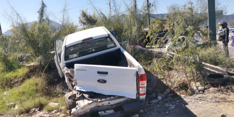 Se lo lleva el tren en su camioneta en un crucero de Cd. Victoria, sobrevive