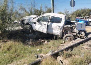 Se lo lleva el tren en su camioneta en un crucero de Cd. Victoria, sobrevive