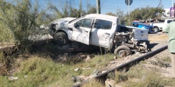 Se lo lleva el tren en su camioneta en un crucero de Cd. Victoria, sobrevive