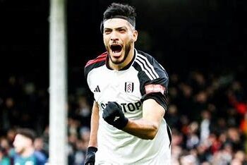 El mexicano Raúl Jiménez anota y Fulham vence al Arsenal en Premier League
