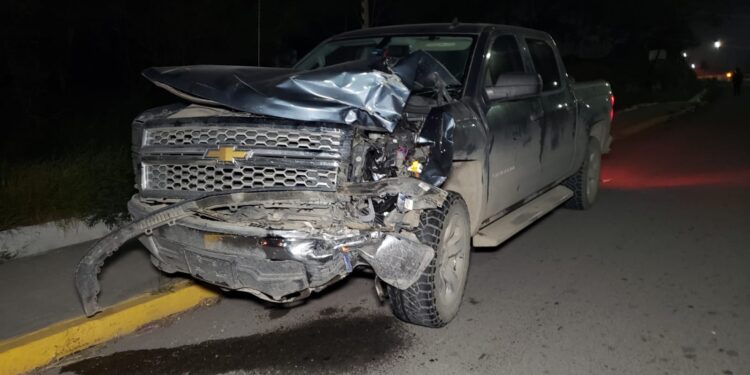 Camioneta embiste a motociclistas en Libramiento Naciones Unidas; mueren dos