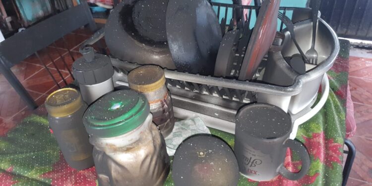 Esquizofrénico le quema casa su madre