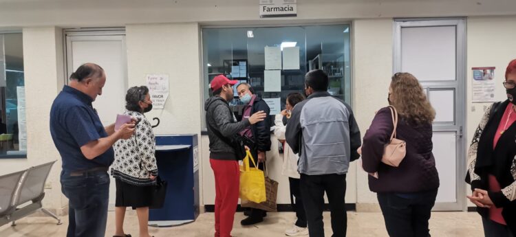 Protestan en el ISSSTE por falta de medicamentos