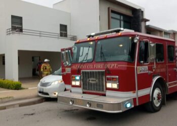 Fuga de gas en boiler de residencia en Fracc. Valle Oriente moviliza a bomberos