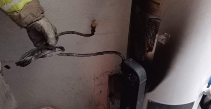 Fuga de gas en boiler de residencia en Fracc. Valle Oriente moviliza a bomberos