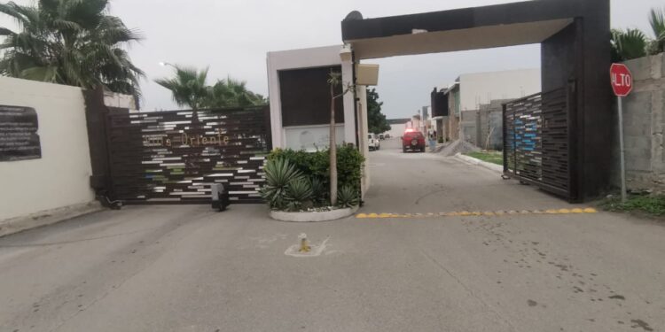 Fuga de gas en boiler de residencia en Fracc. Valle Oriente moviliza a bomberos