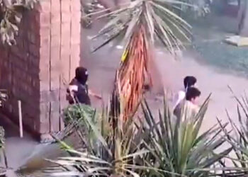 Grupo armado entra a universidad en Sinaloa desnuda a alumnos y los tablea