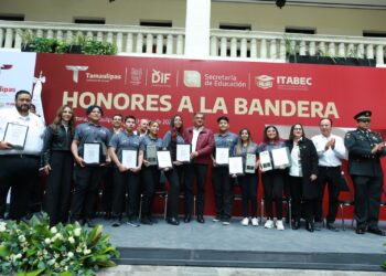 Entrega gobernador 117 millones en becas y reconoce a alumnos destacados de Tamaulipas