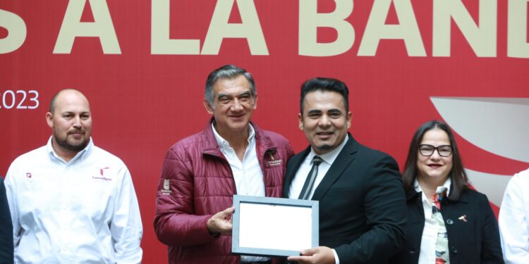 Entrega gobernador 117 millones en becas y reconoce a alumnos destacados de Tamaulipas