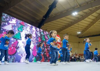 Preside esposa del rector festival navideño de la UAT 2023