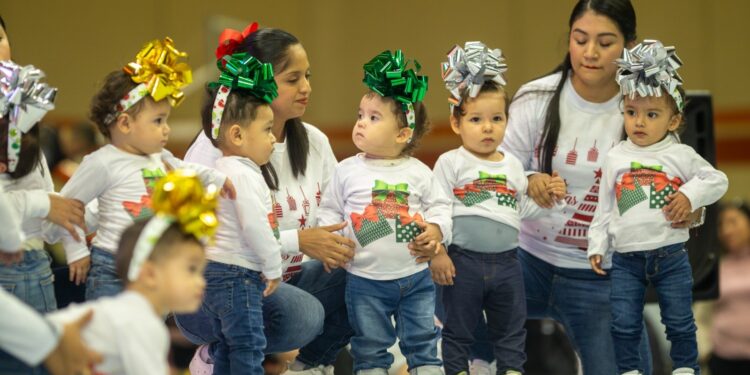 Preside esposa del rector festival navideño de la UAT 2023