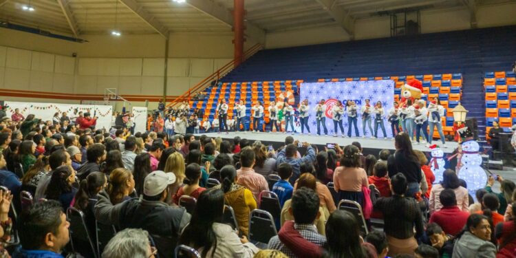 Preside esposa del rector festival navideño de la UAT 2023