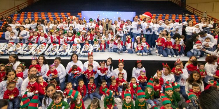 Preside esposa del rector festival navideño de la UAT 2023