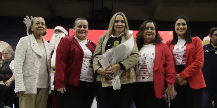 Preside esposa del rector festival navideño de la UAT 2023