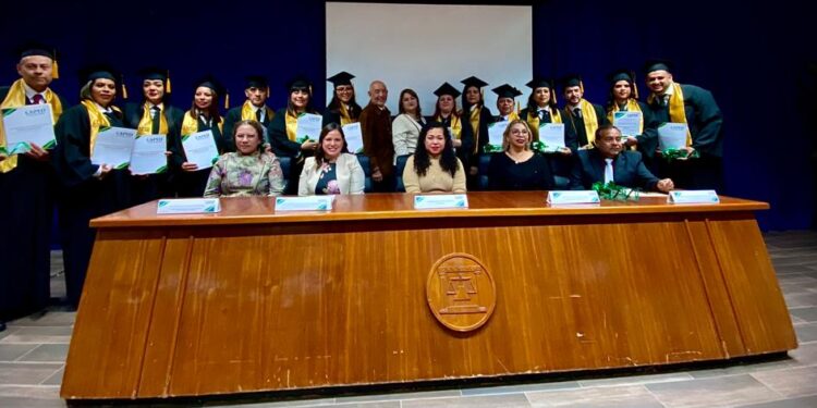 Egresa generación de especialistas en Tanatología