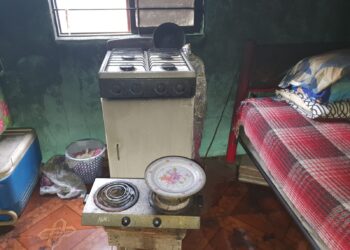 Esquizofrénico le quema casa su madre