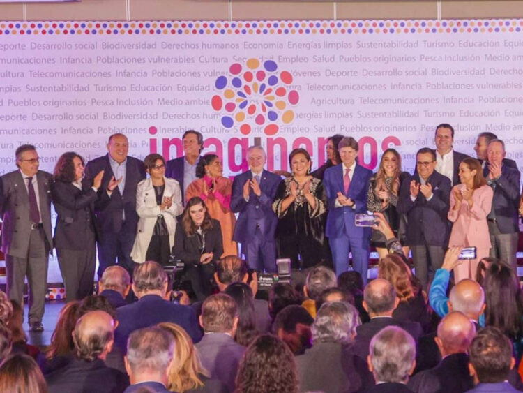 Presenta Xóchitl Gálvez 29 responsables de mesas temáticas