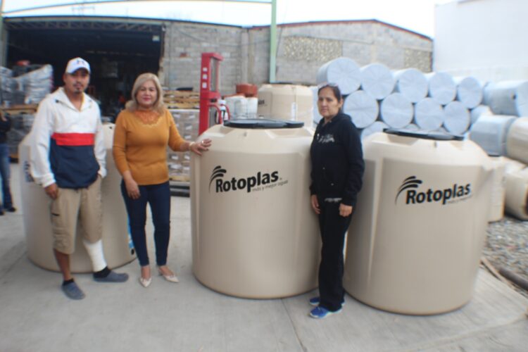 Entrega Gobierno de Victoria  más de 5 mil tinacos con subsidio.