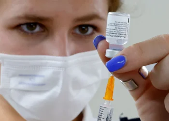 Vacunas Pfizer y Moderna que se venderán en México combaten nuevas variantes de covid-19