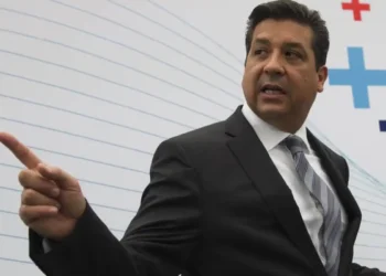 Jueza Federal de Reynosa suspende orden de aprehensión contra Cabeza de Vaca; pide nueva resolución