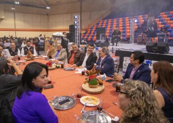 Refrenda el rector Dámaso Anaya compromiso con los trabajadores de la UAT