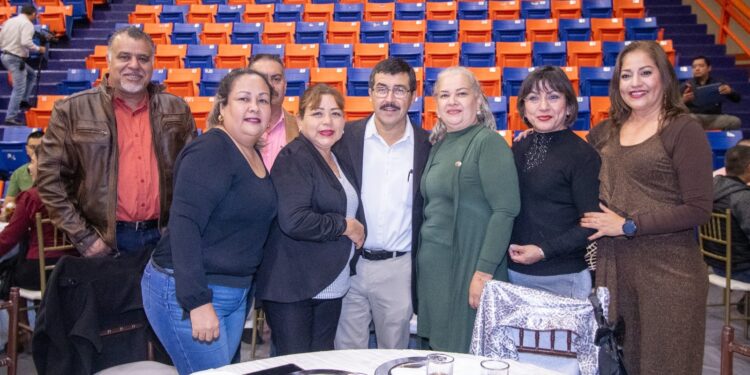 Refrenda el rector Dámaso Anaya compromiso con los trabajadores de la UAT