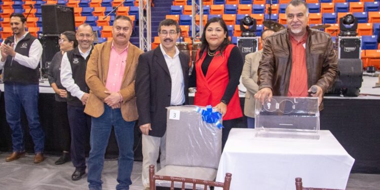 Refrenda el rector Dámaso Anaya compromiso con los trabajadores de la UAT