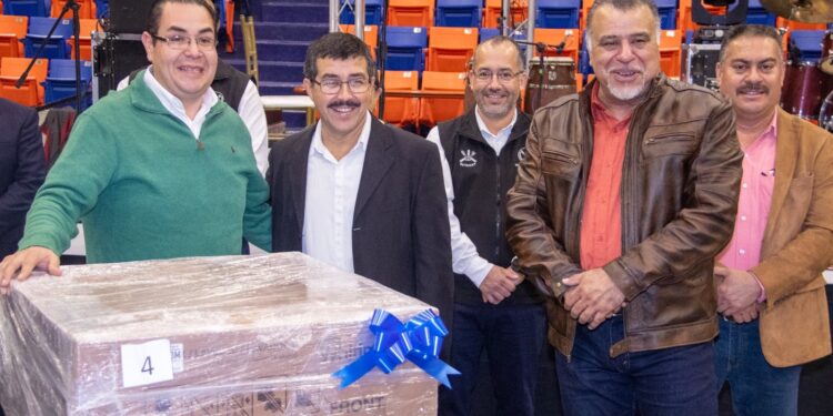 Refrenda el rector Dámaso Anaya compromiso con los trabajadores de la UAT