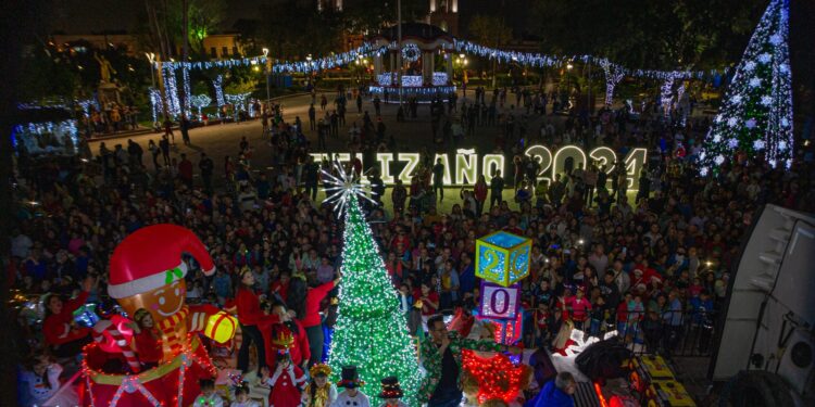 Familias de Matamoros acompañan a Mario y Marsella, en encendido de pino y desfile navideño