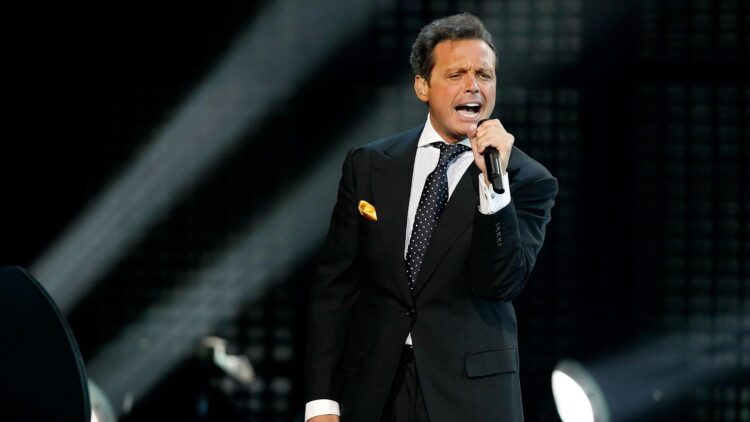 Abre Luis Miguel 28 fechas para 2024: Monterrey, Tampico, Saltillo…
