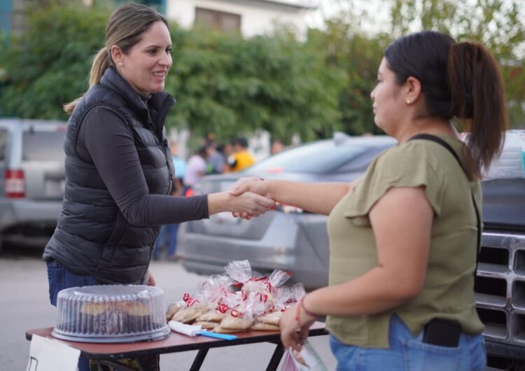 Recorre Diputada Alejandra Cárdenas el tianguis de “Las Palmas”