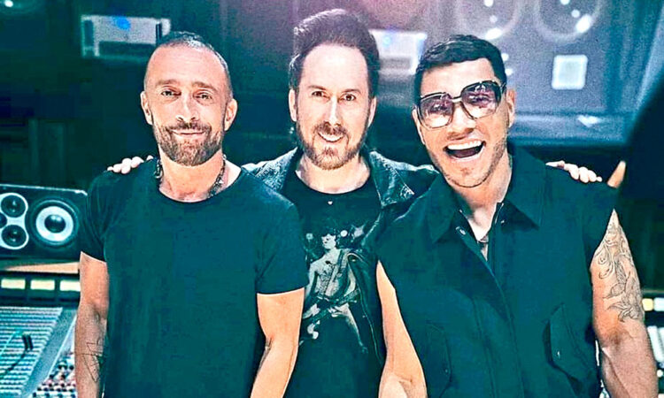 Camila celebra su reencuentro en la Arena Monterrey