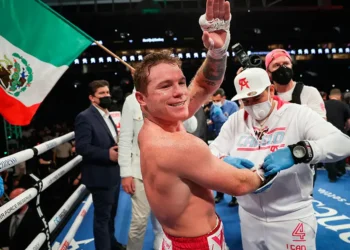 ‘Canelo’ Álvarez considera 3 rivales para mayo, excluyendo a Benavidez