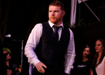 Saúl “Canelo” Álvarez celebra el cumpleaños de su hija en las montañas de Suiza