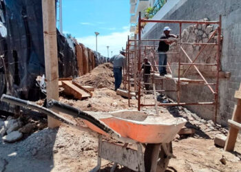 AMLO llama a trabajadores de construcción para la reconstrucción en Acapulco