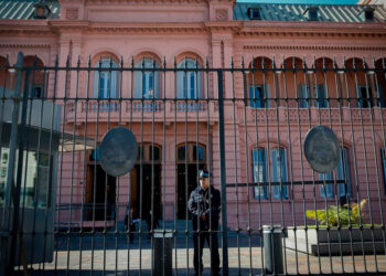 Gobierno argentino no renovará 5 mil contratos públicos