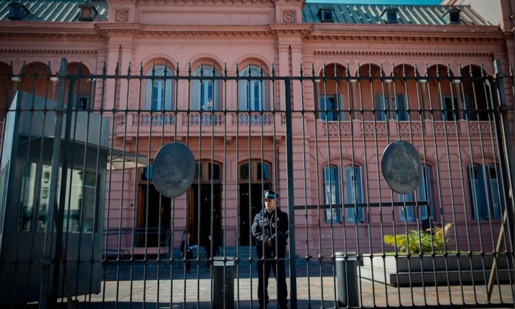 Gobierno argentino no renovará 5 mil contratos públicos