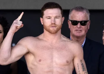 Canelo Álvarez responde a Benavidez: ‘El rey soy yo y puedo hacer lo que quiera’