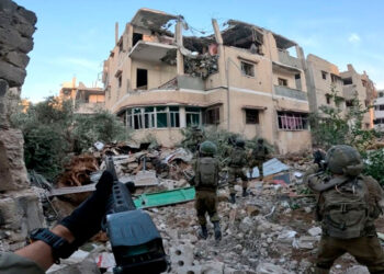 Las FDI aseguran haber atravesado las defensas de Hamás en Gaza