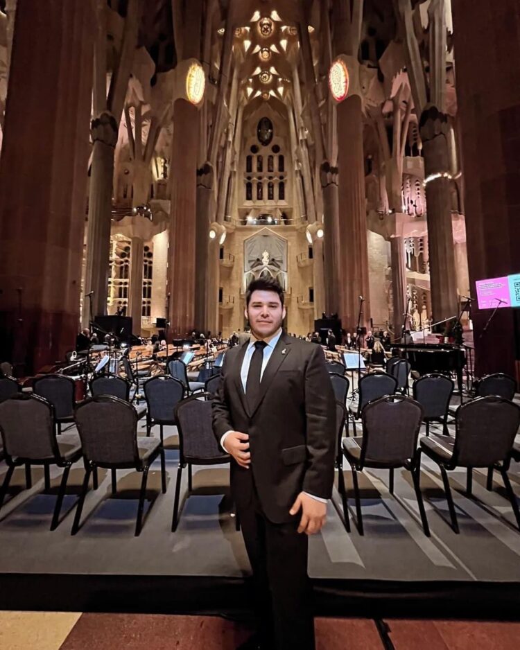 Canta tenor victorense en misa en honor al Papa Francisco