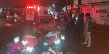 Lesionan a estudiantes, viajaban en moto