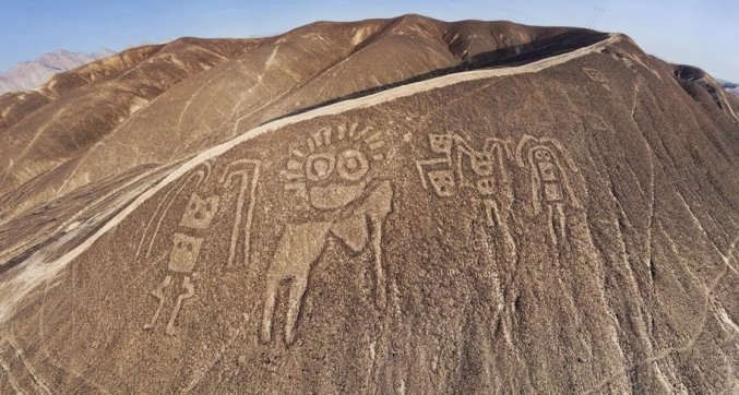 Encuentran 29 antiguos geoglifos en cerros de Nasca, Perú