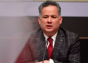 Acusan por lavado de dinero a Santiago Nieto