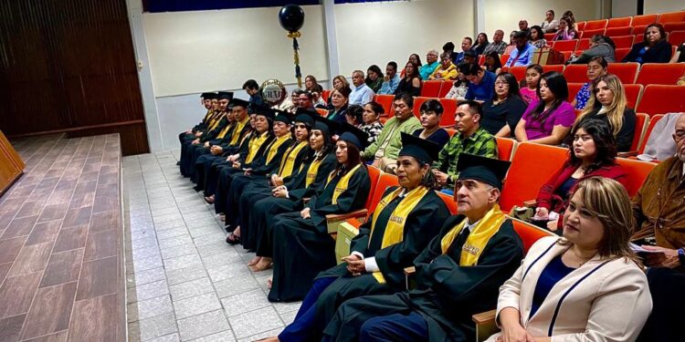 Egresa generación de especialistas en Tanatología