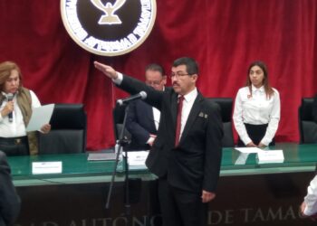 Rinde protesta Dámaso Anaya Alvarado como rector interino de la UAT