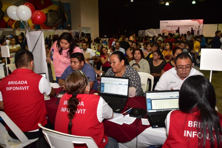 Llama Infonavit a convertir créditos en pesos