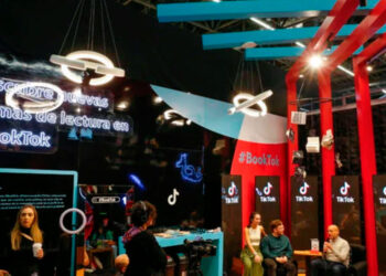 Los ‘Booktokers’ de TikTok: las nuevas formas de promover la lectura en la FIL