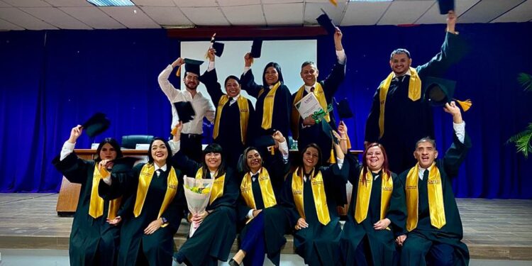 Egresa generación de especialistas en Tanatología